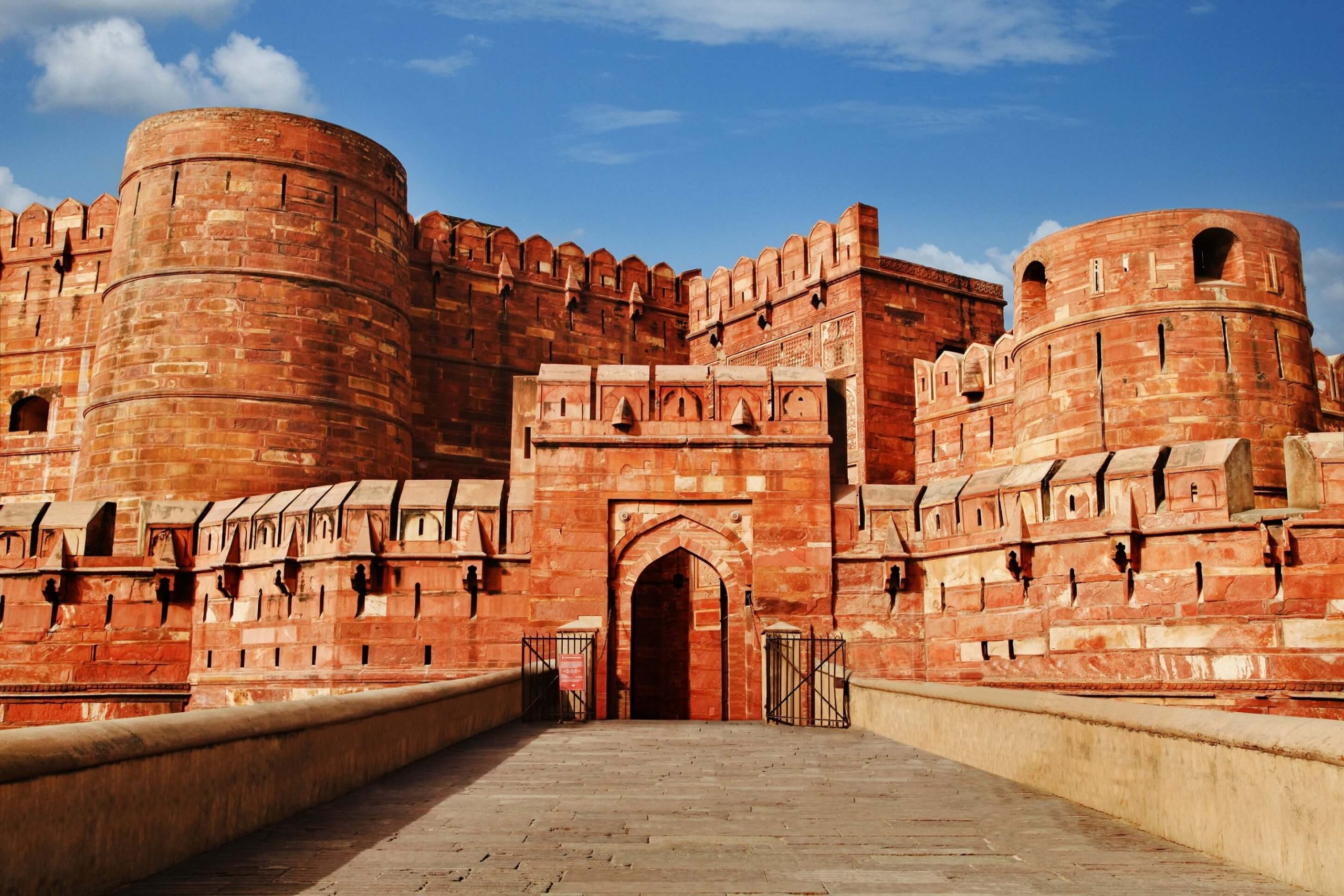 Delhi to Agra One Day Tour by Bus – Explore the He..